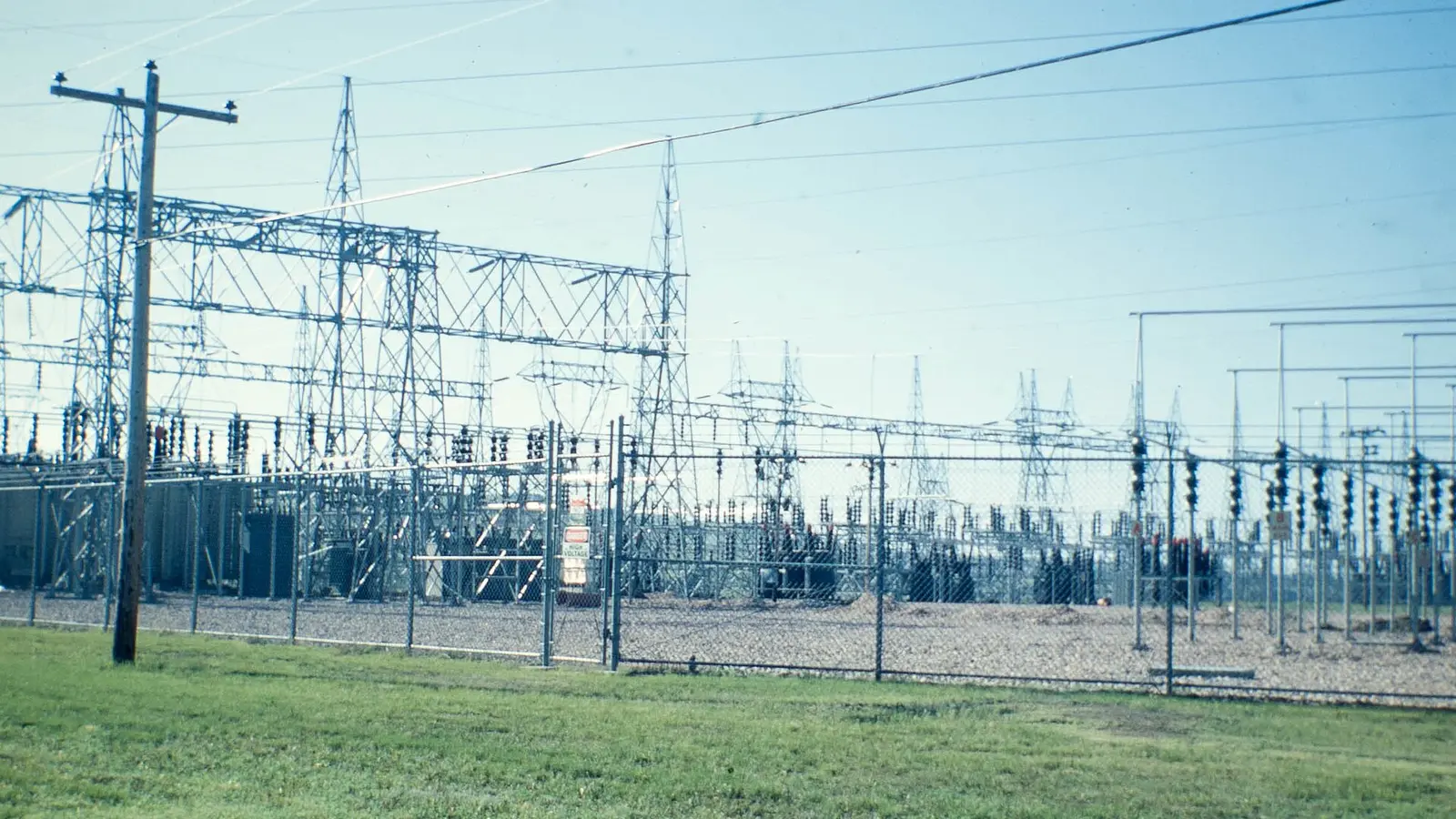 Elektrická rozvodna a přenosová infrastruktura